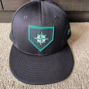 Mens Seattle Mariners MLB NEW ERA 2022 Clubhouse Hat 7 1/4 Fullback